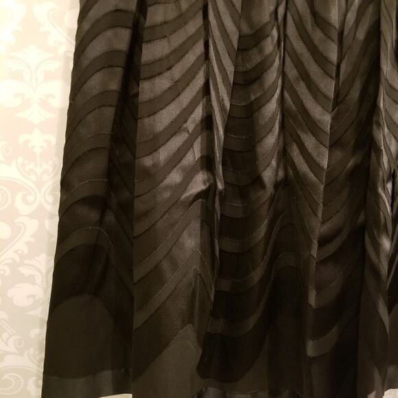 BCBG MaxAzria Black Silk Mini‎ Skirt Size 6 - Picture 7 of 9